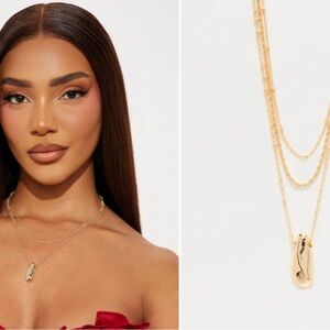 Gold Pendant Layered Necklace NEW!